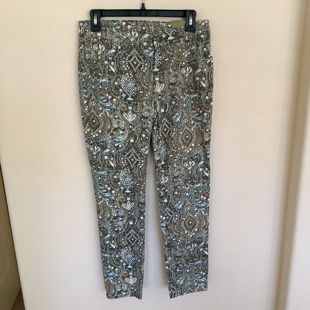 Chicos size 00 (US) size 2. Girlfriend pants, nwt